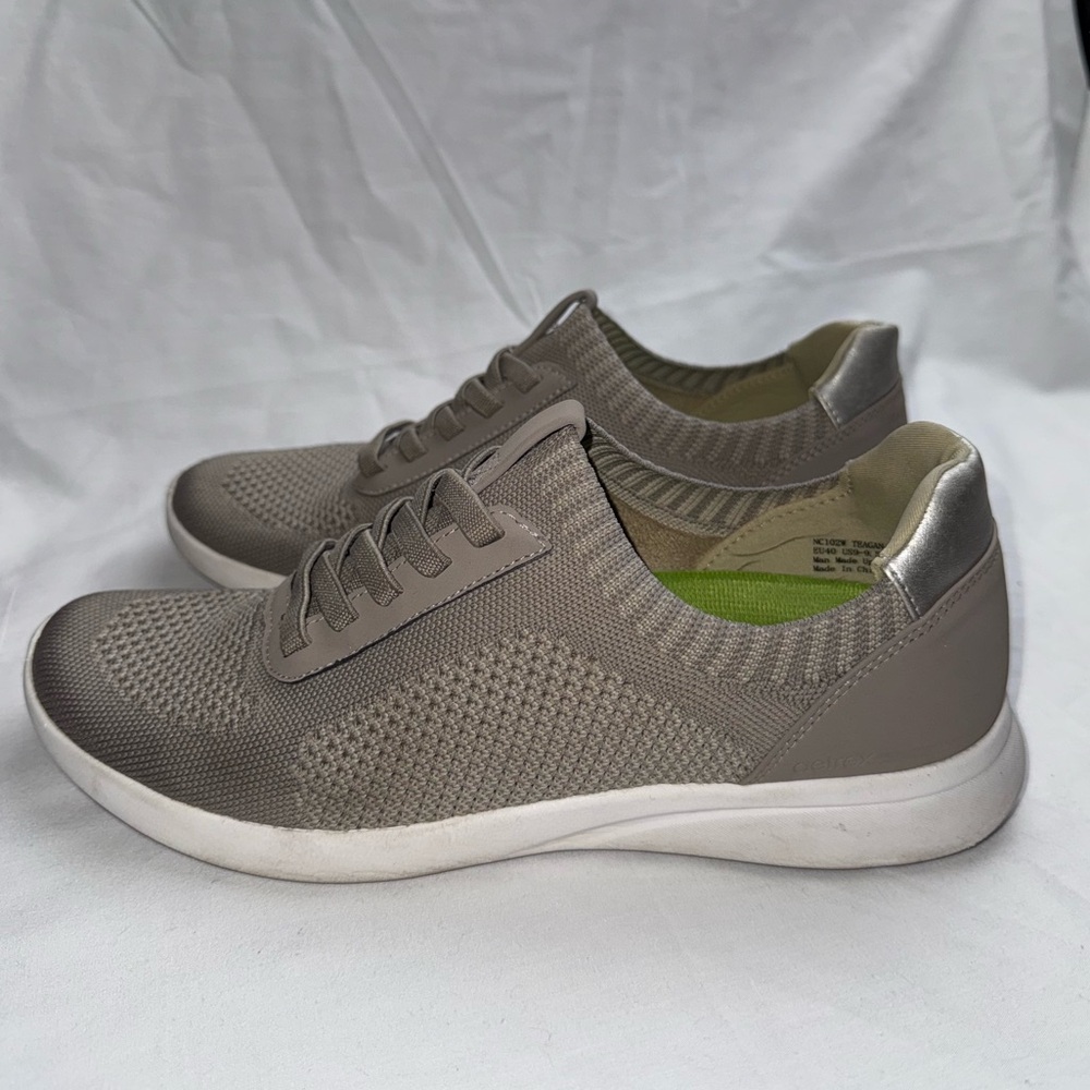 Aetrex Women's Teagan no tie elastic laces sneakers size 9.5